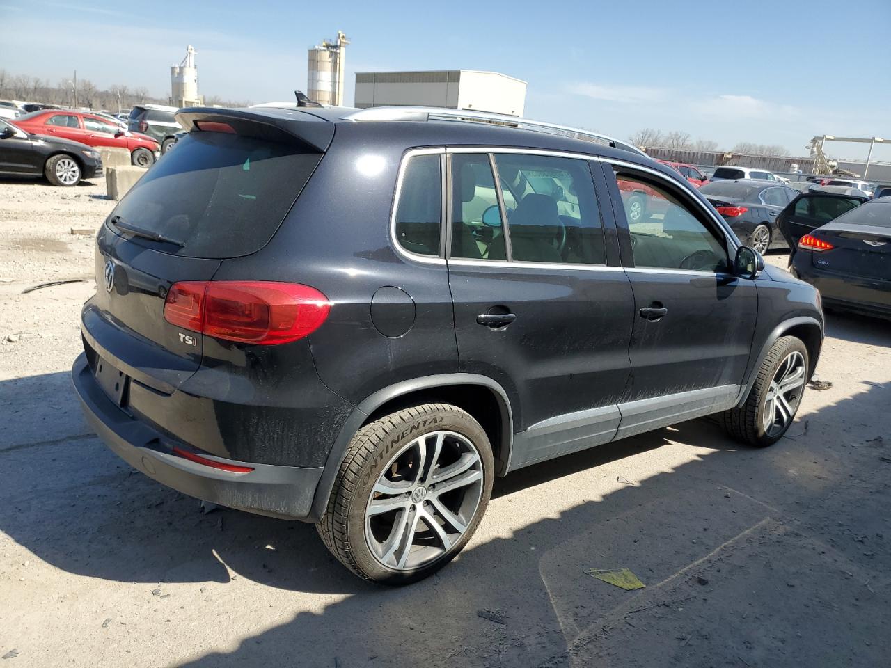 2017 Volkswagen Tiguan - Image 3