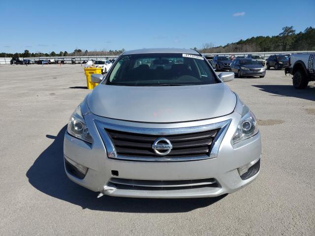 Sedans NISSAN ALTIMA 2015 Srebrny