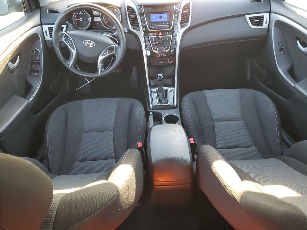 2017 Hyundai Elantra - Image 8