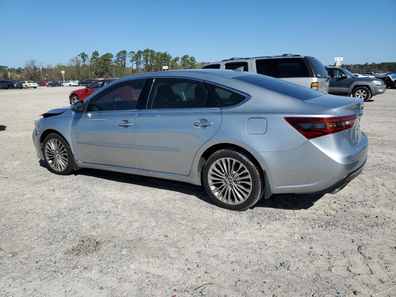 2016 Toyota Avalon - Image 2