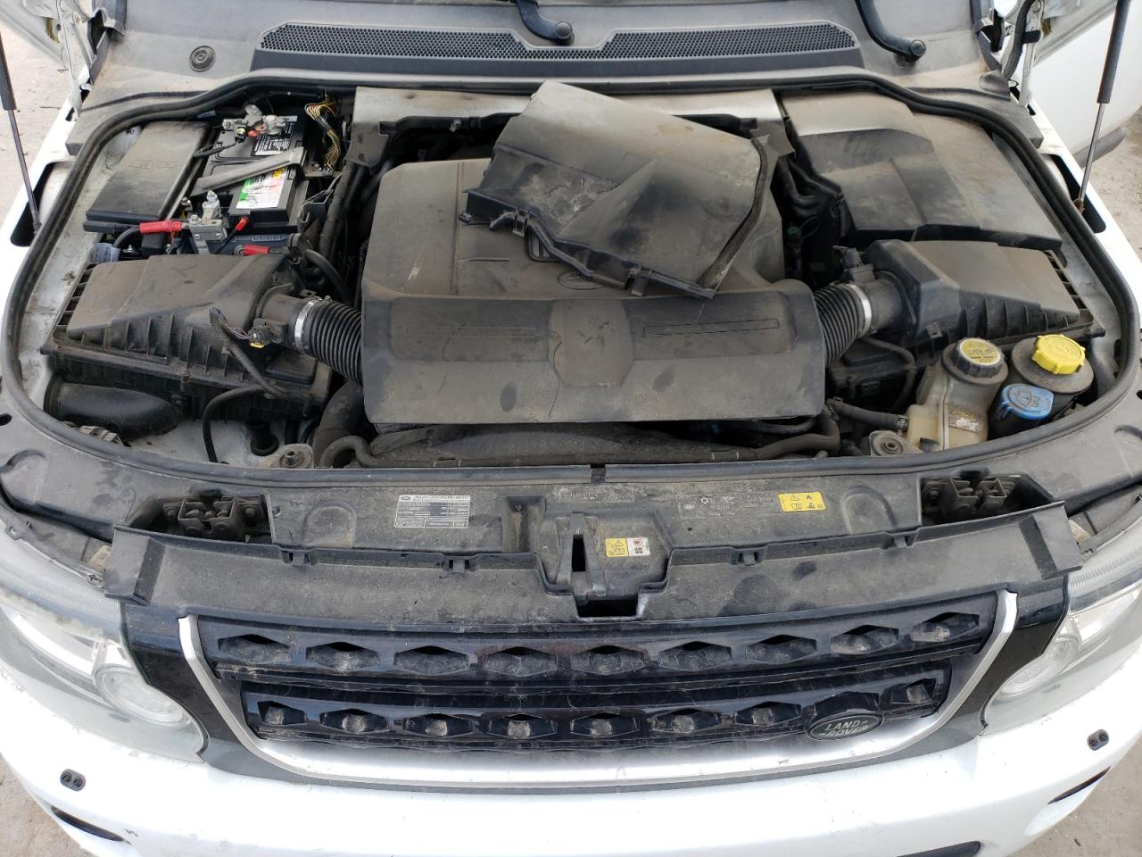 2015 Land Rover LR4 - Image 12