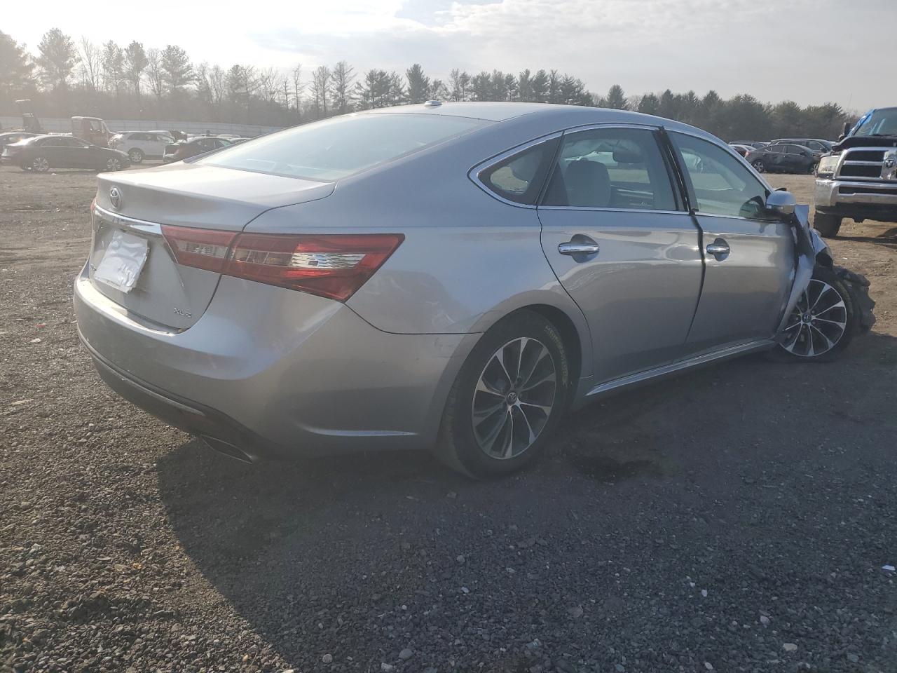 2016 Toyota Avalon - Image 3