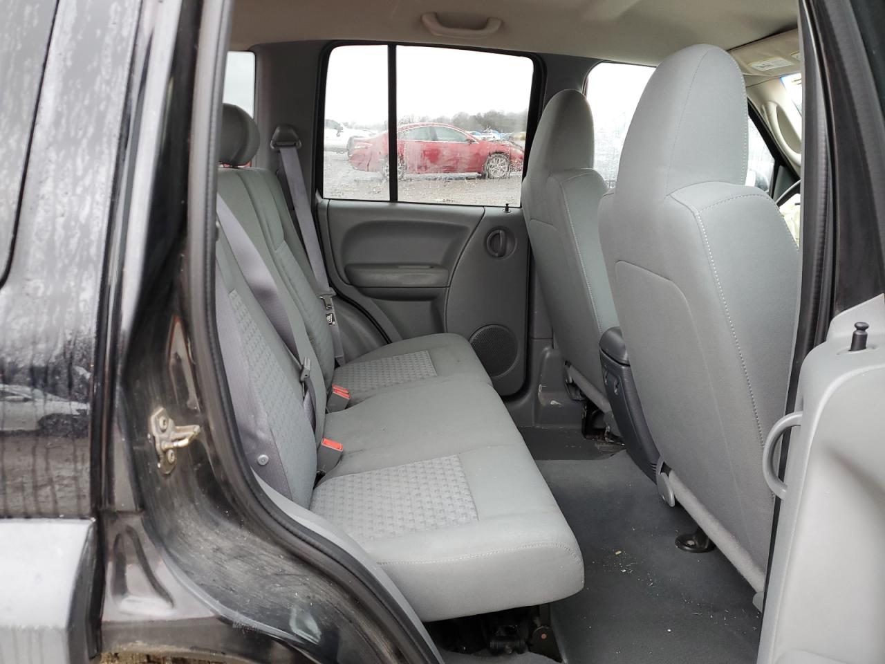 2006 Jeep Liberty (North America) - Image 11