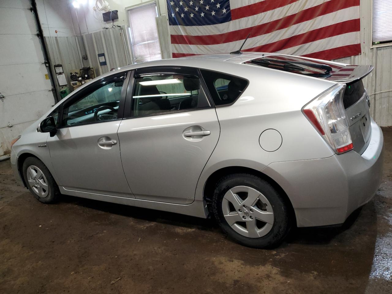 2011 Toyota Prius - Image 2