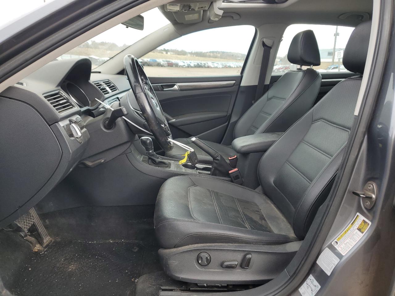 2017 Volkswagen Passat - Image 7
