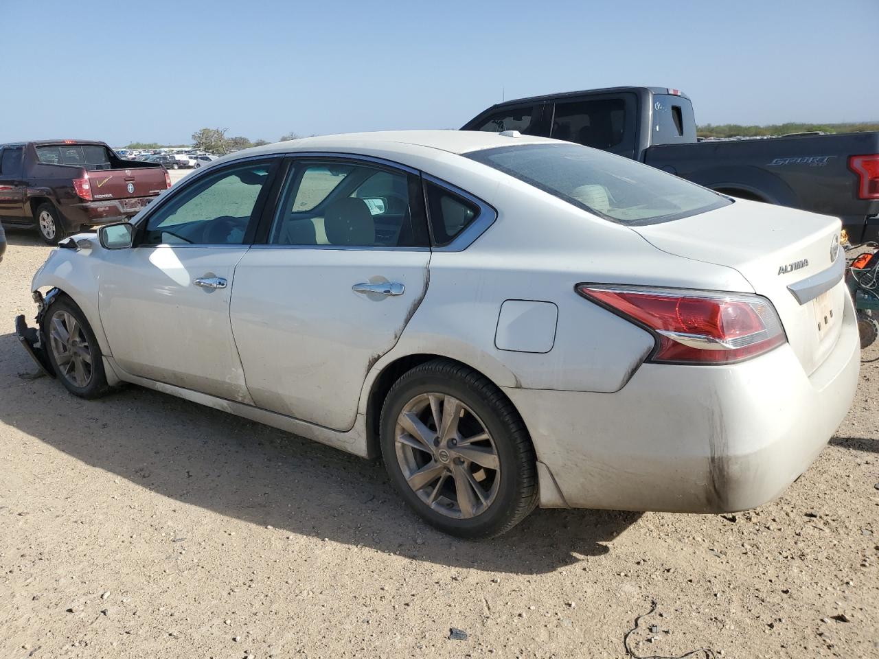 2015 Nissan Altima - Image 2