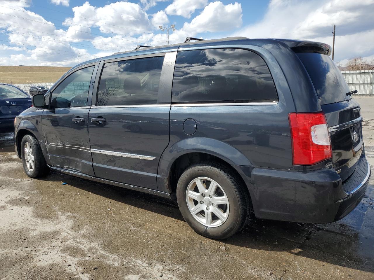 2013 Chrysler Town & Country - Image 2