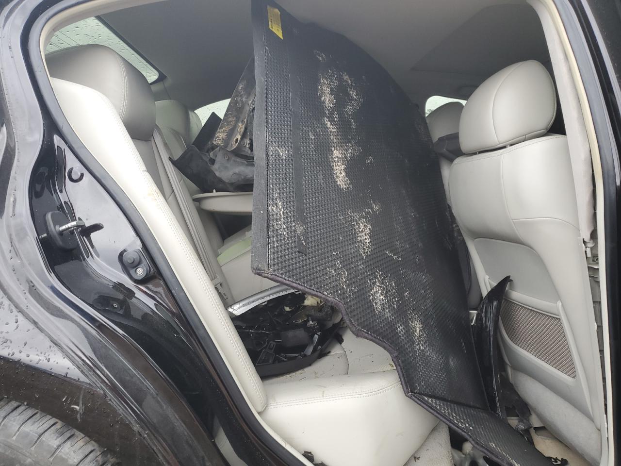 2013 Infiniti G - Image 10