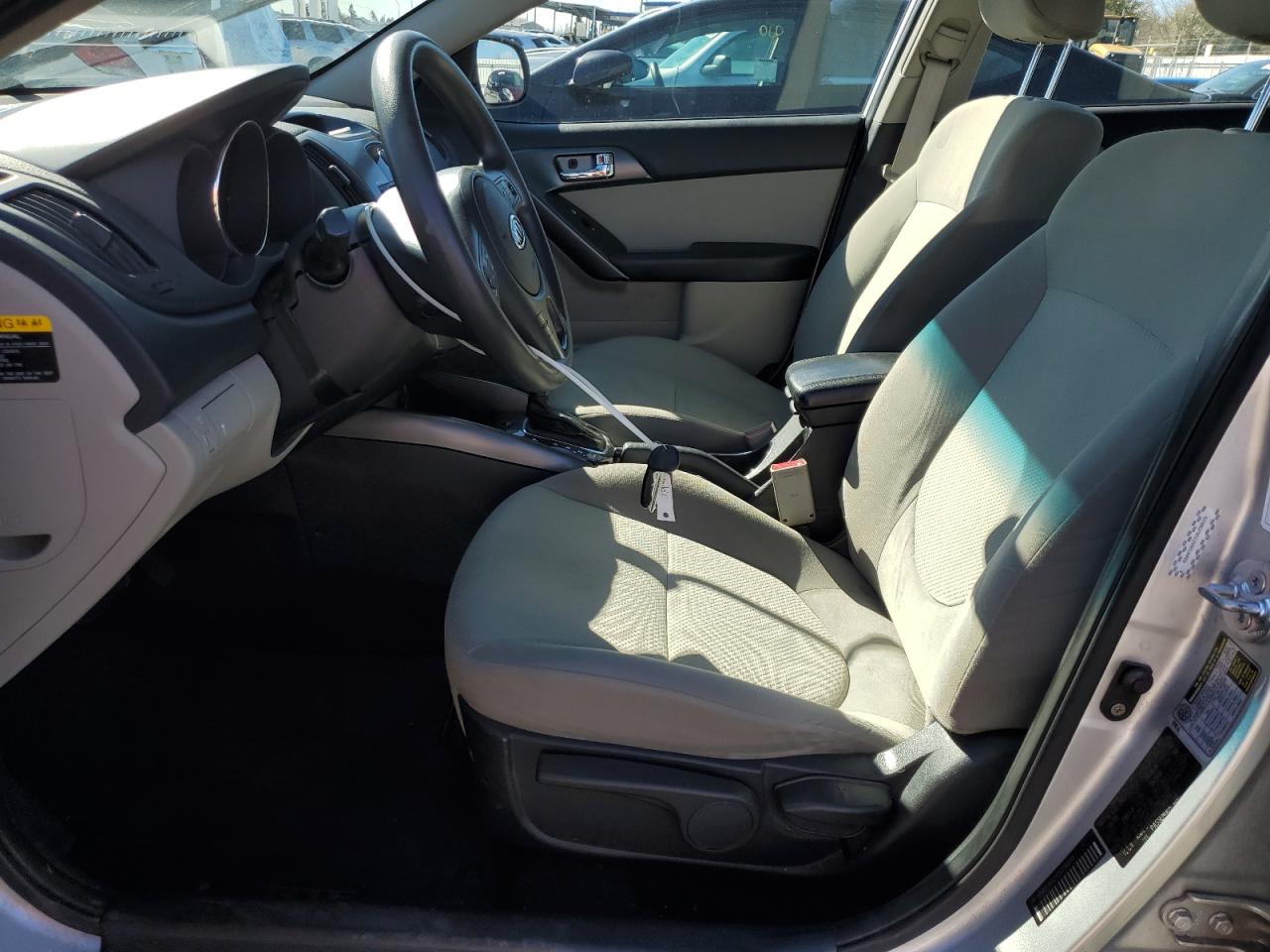 2013 Kia Forte - Image 7