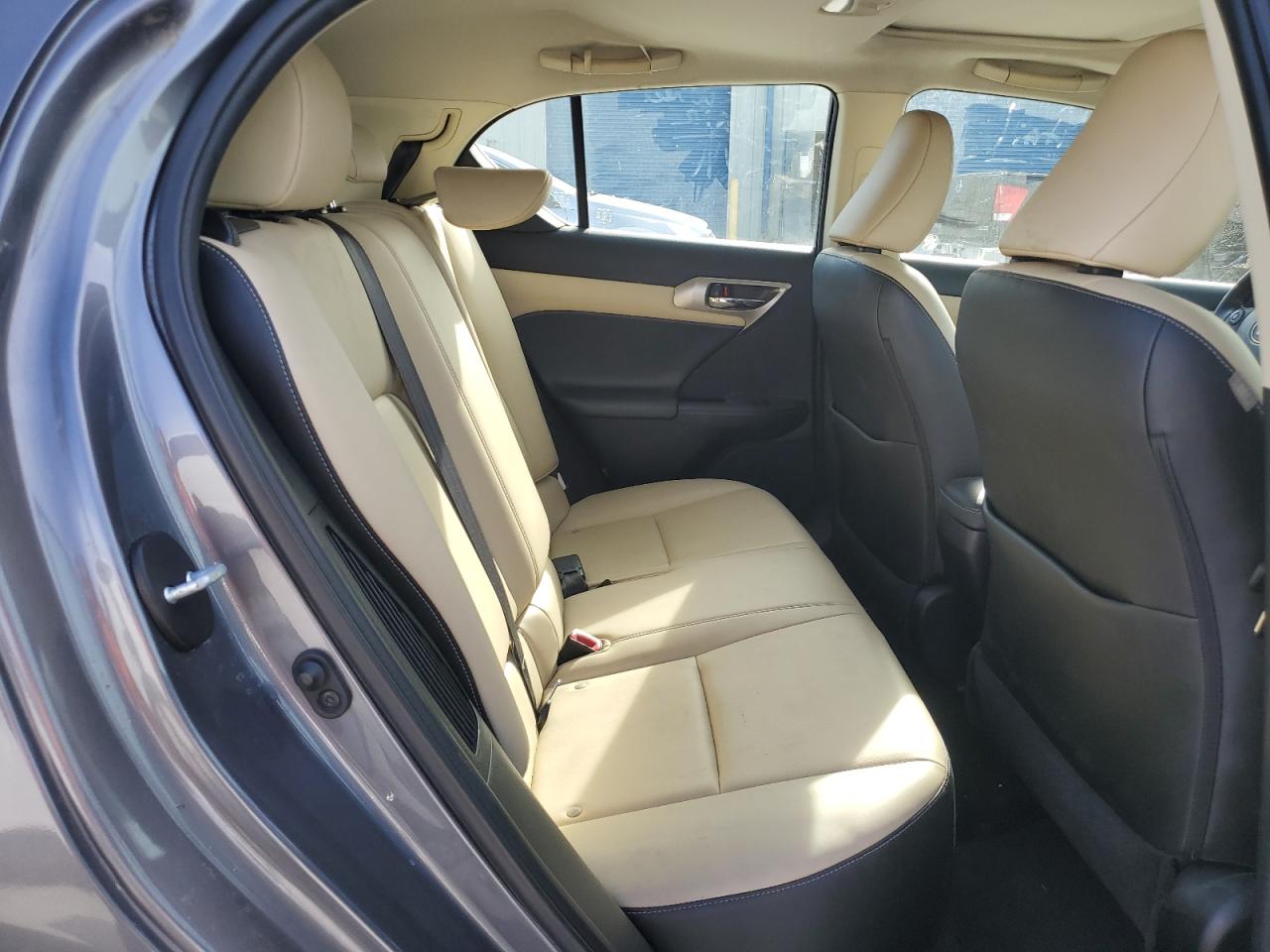 2015 Lexus CT - Image 10