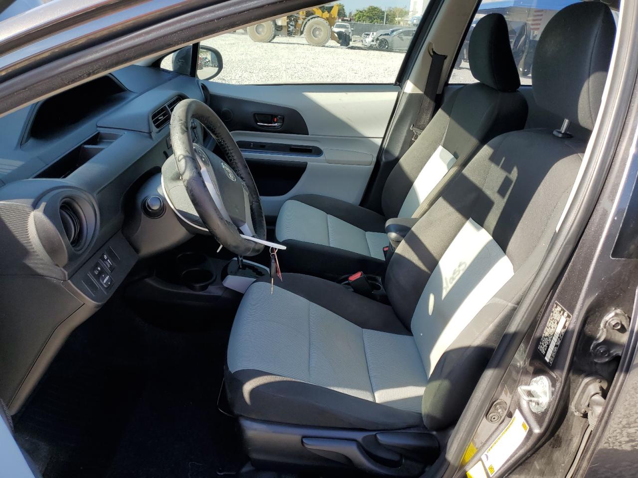 2013 Toyota Prius - Image 7