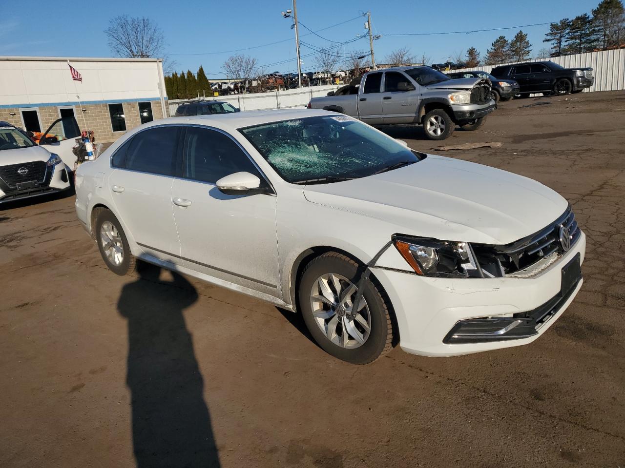 2017 Volkswagen Passat - Image 4