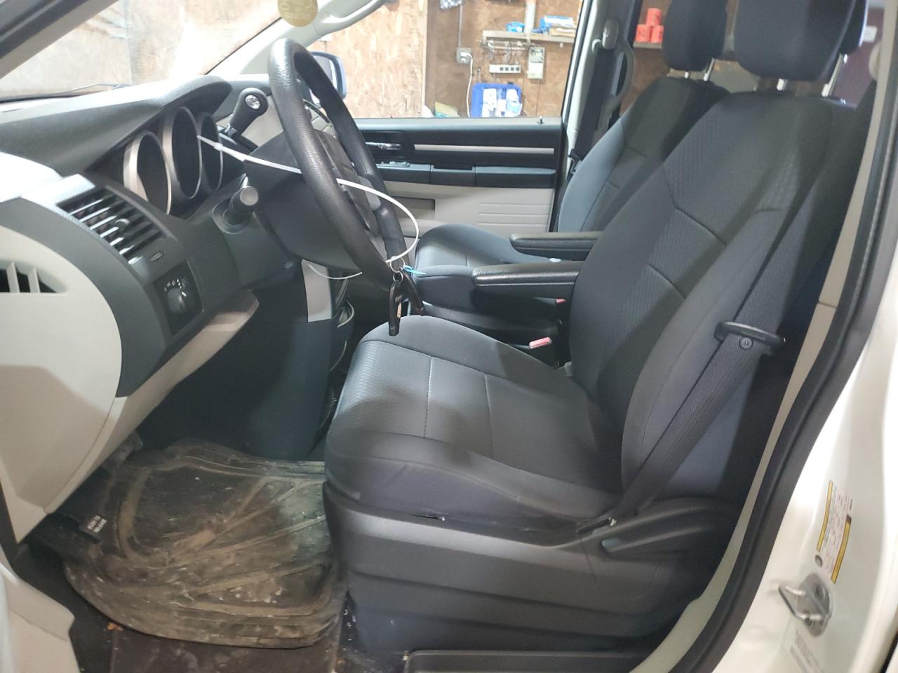 2010 Dodge Caravan - Image 7