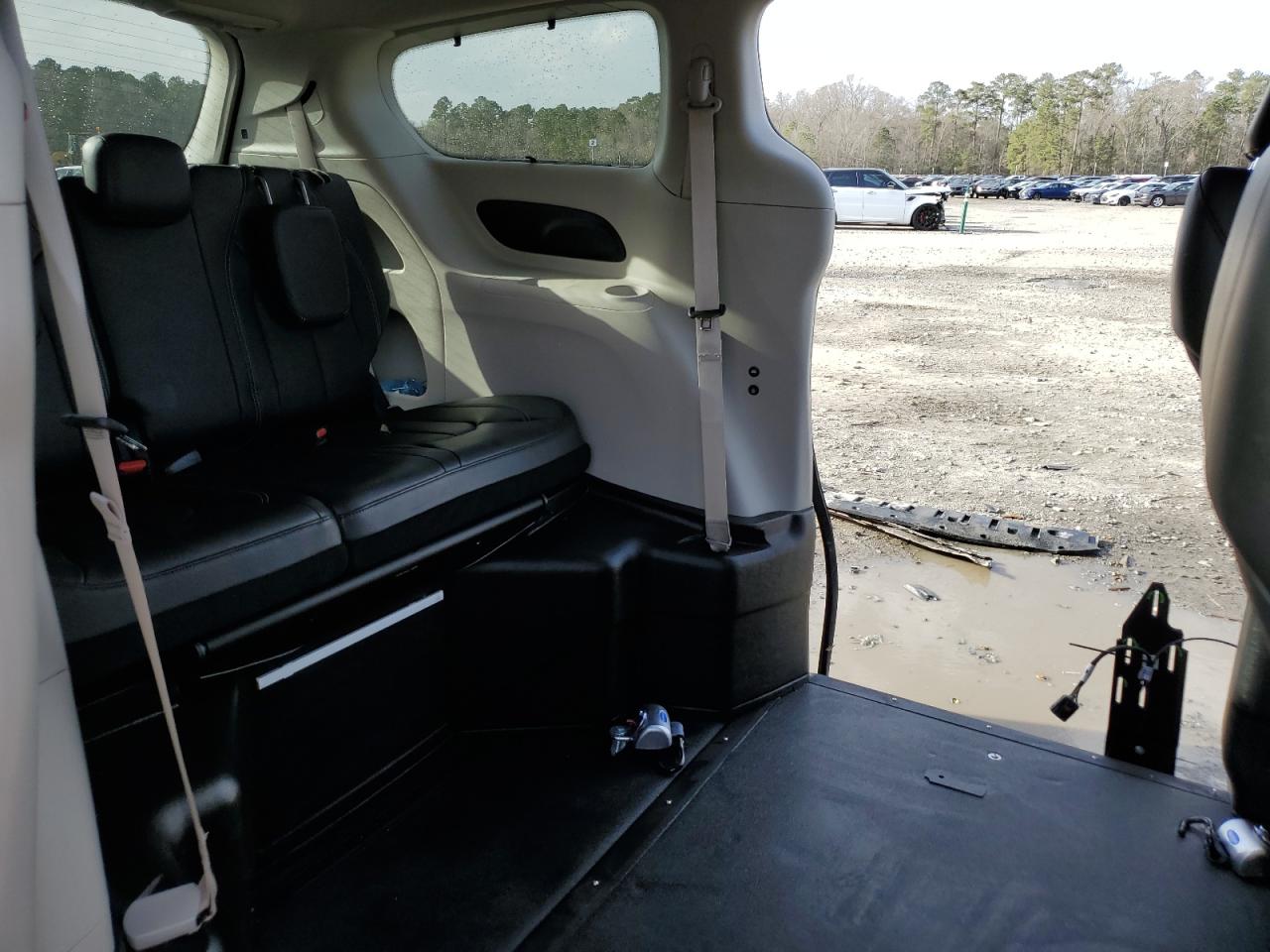 2022 Chrysler Pacifica - Image 11