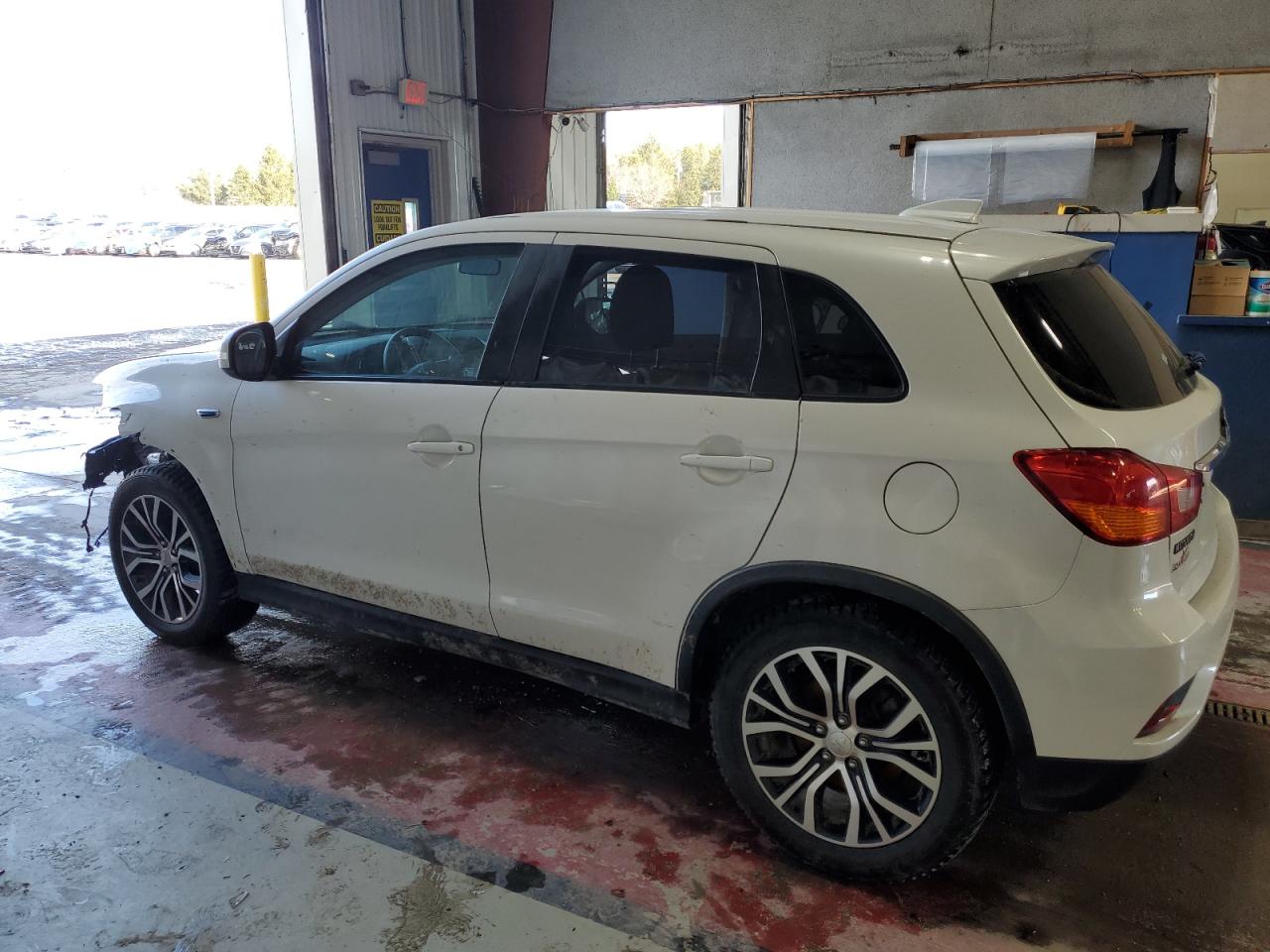 2018 Mitsubishi Outlander - Image 2