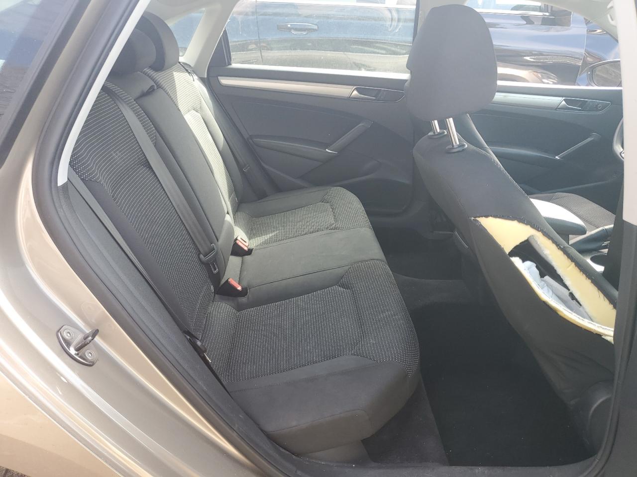 2016 Volkswagen Passat - Image 10
