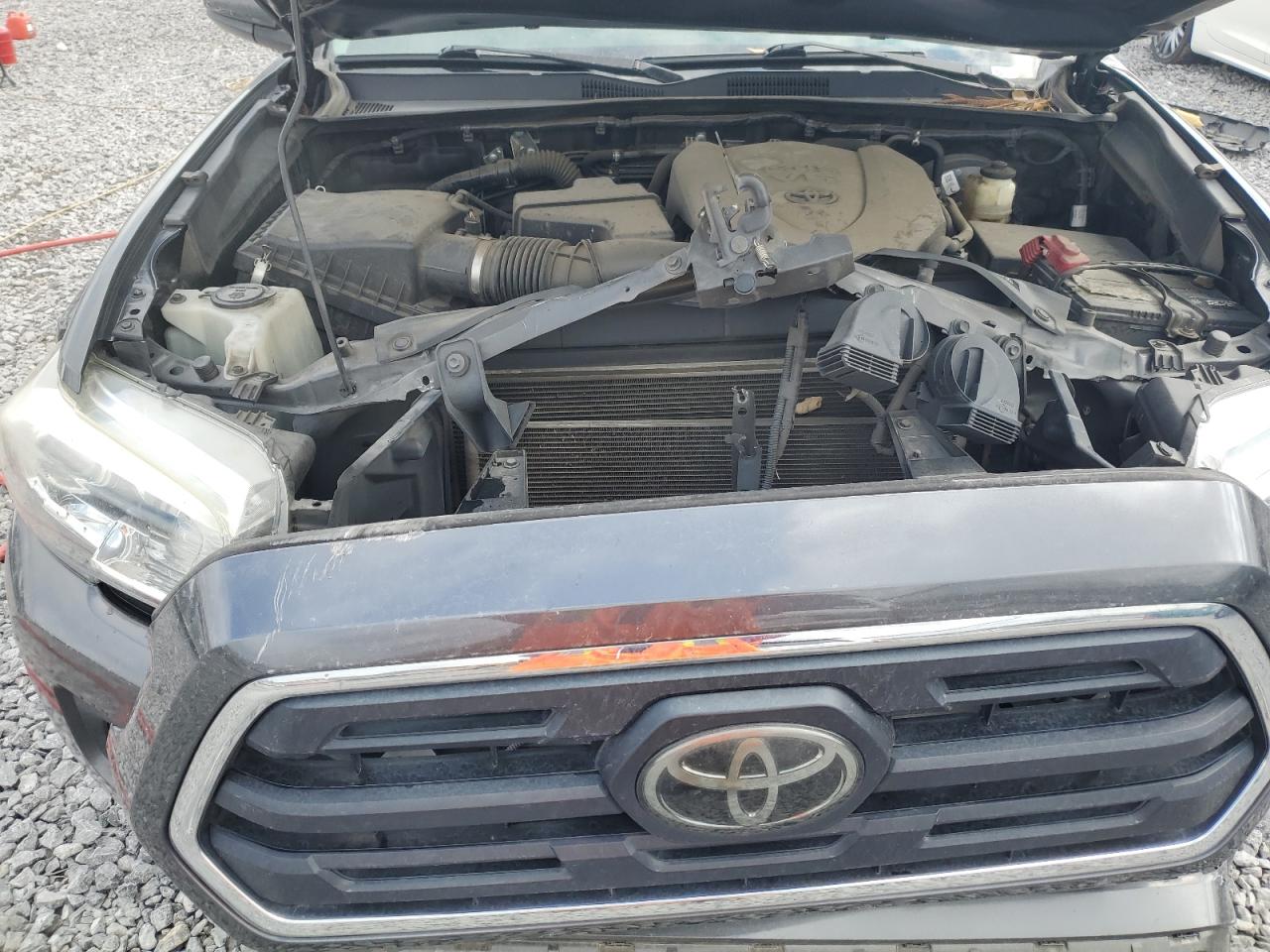 2018 Toyota Tacoma - Image 11