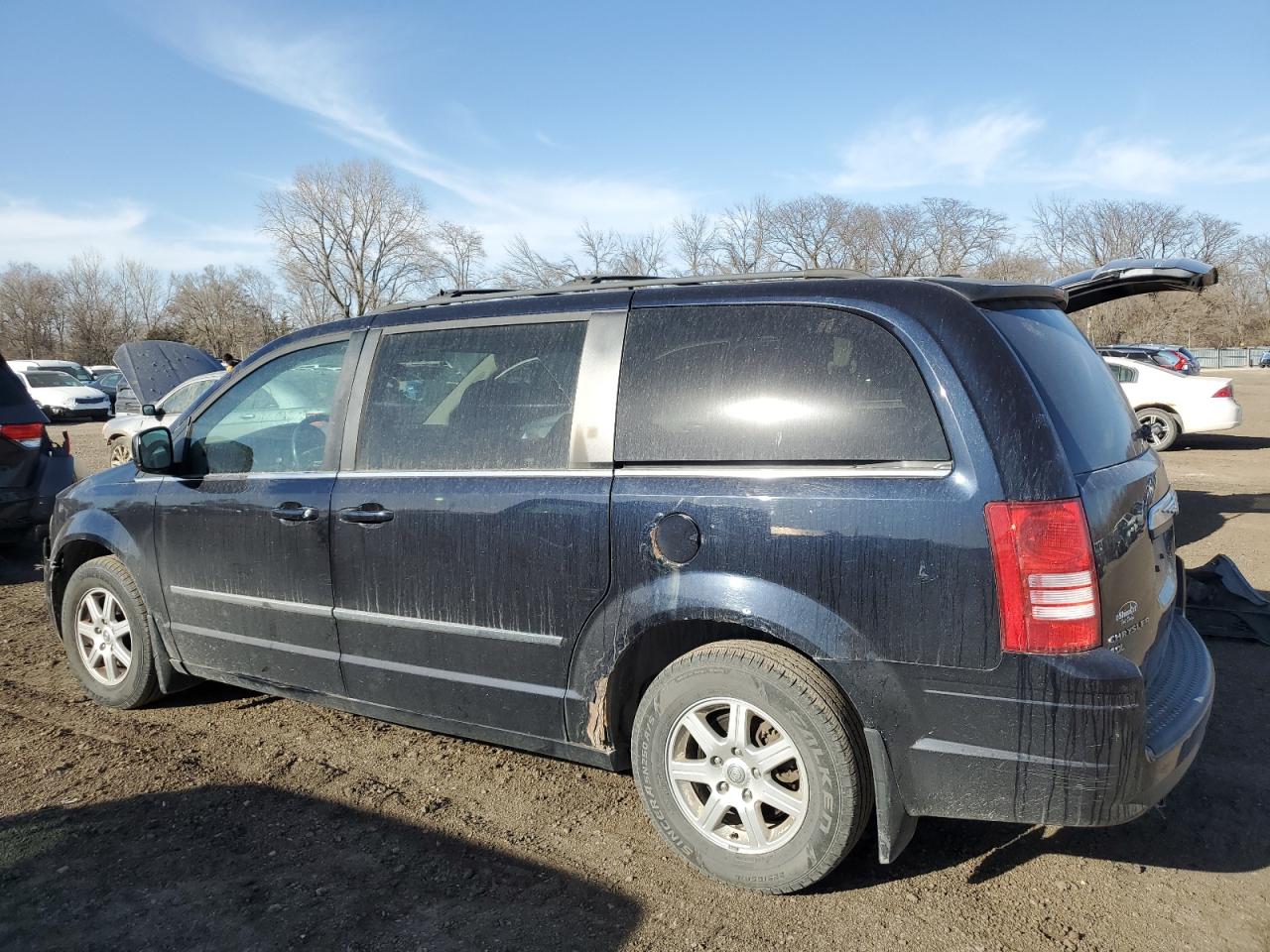 2010 Chrysler Town & Country - Image 2