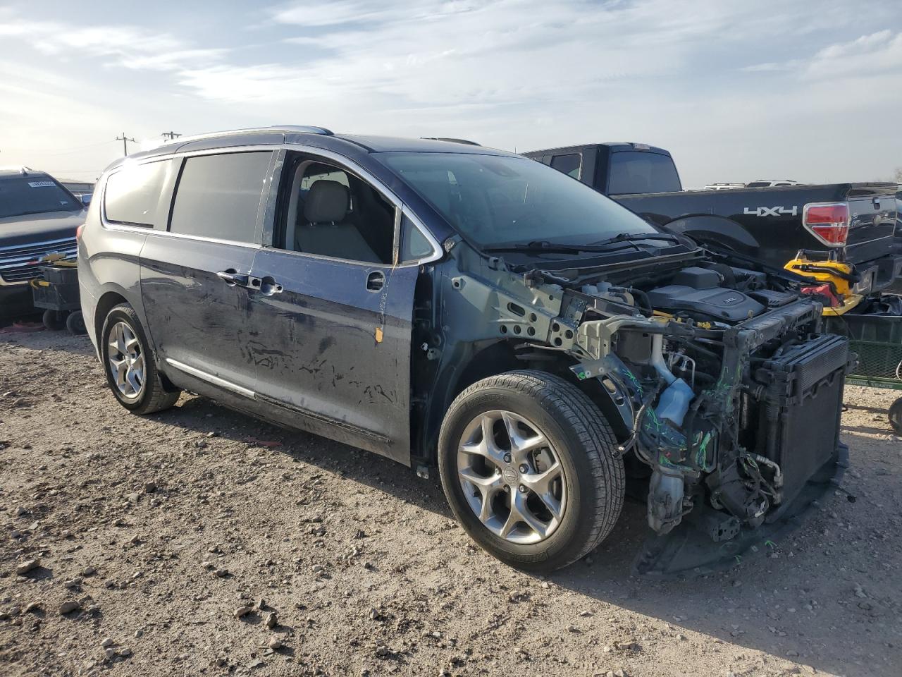 2017 Chrysler Pacifica - Image 4