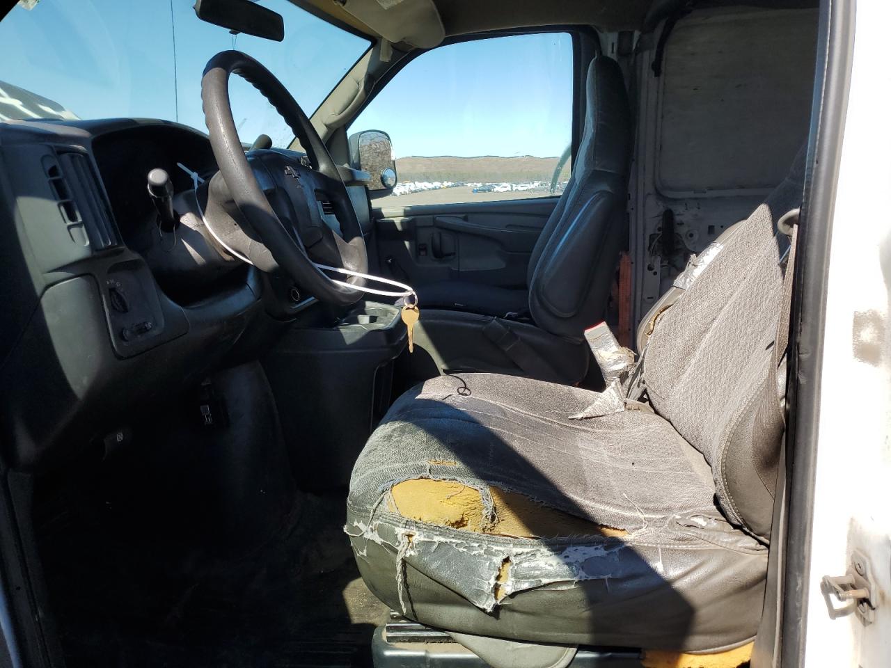 2005 Chevrolet Express - Image 7