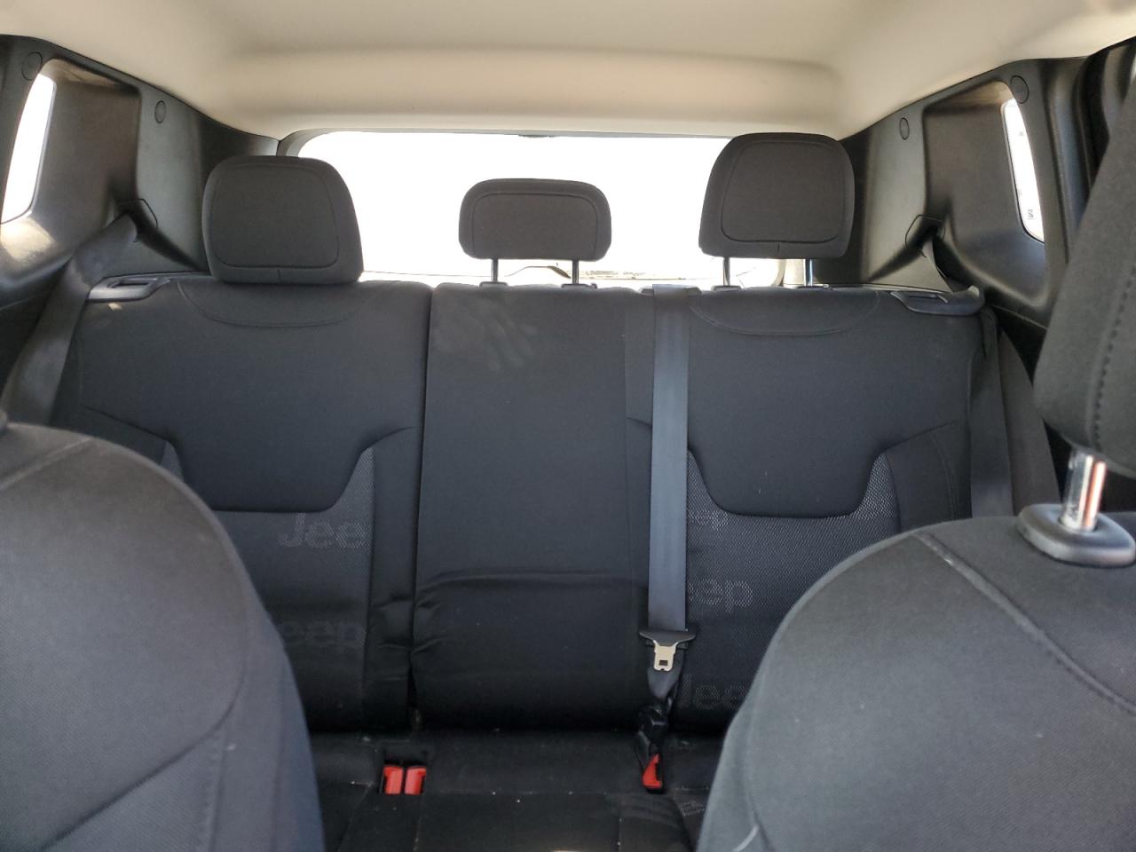 2017 Jeep Renegade - Image 10