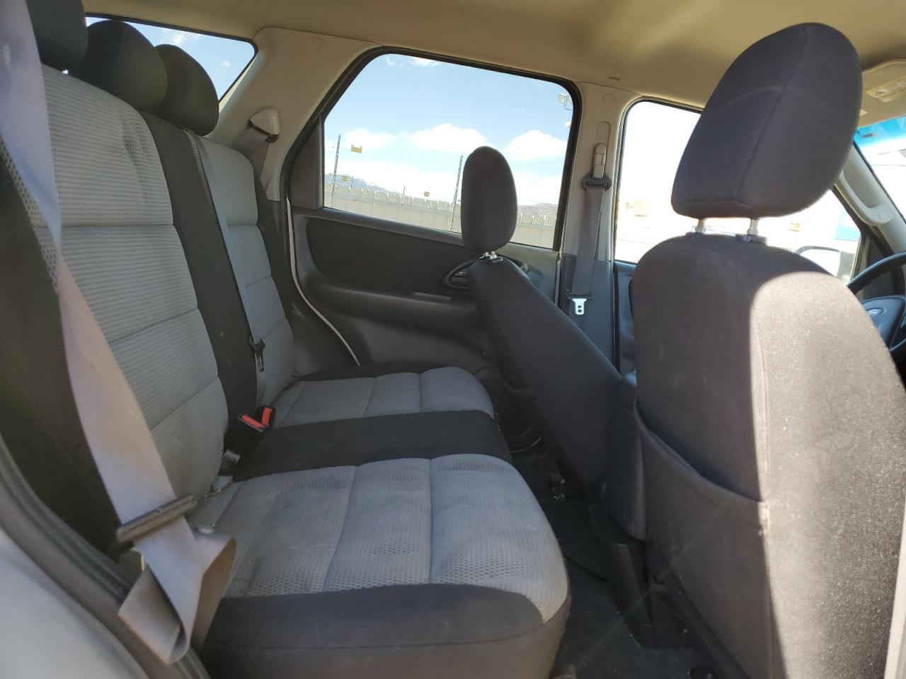 2005 Ford Escape - Image 10