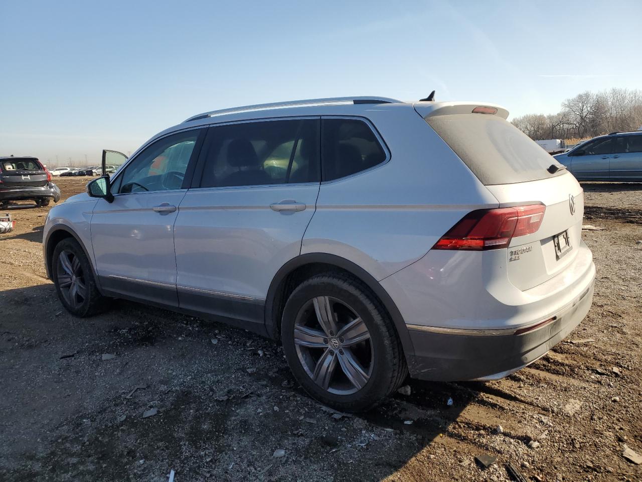 2018 Volkswagen Tiguan - Image 2