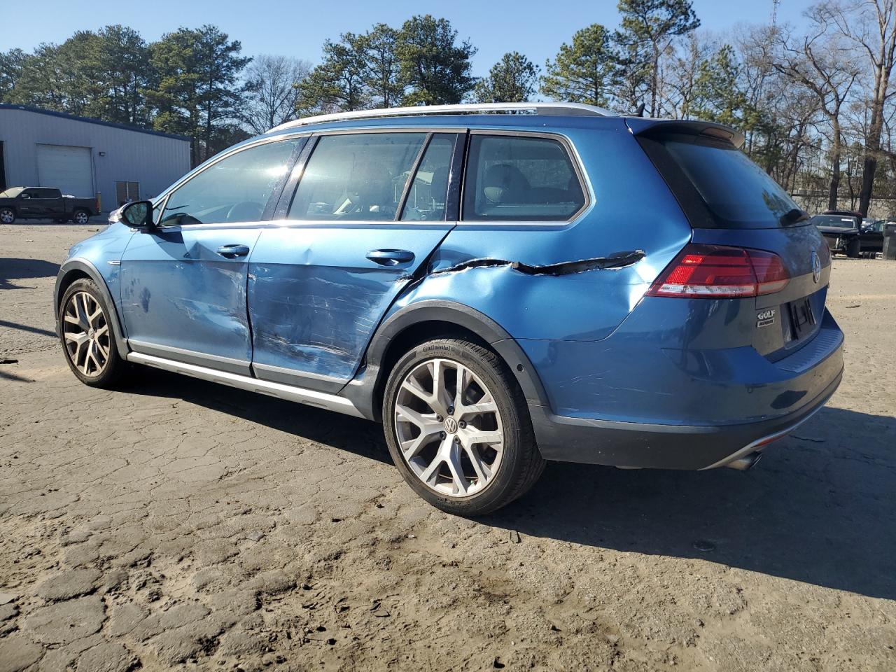 2019 Volkswagen Golf - Image 2