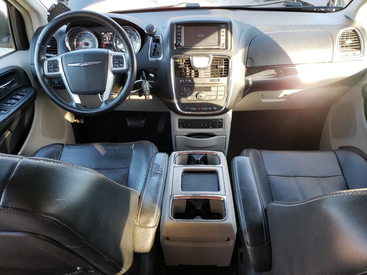 2013 Chrysler Town & Country - Image 8