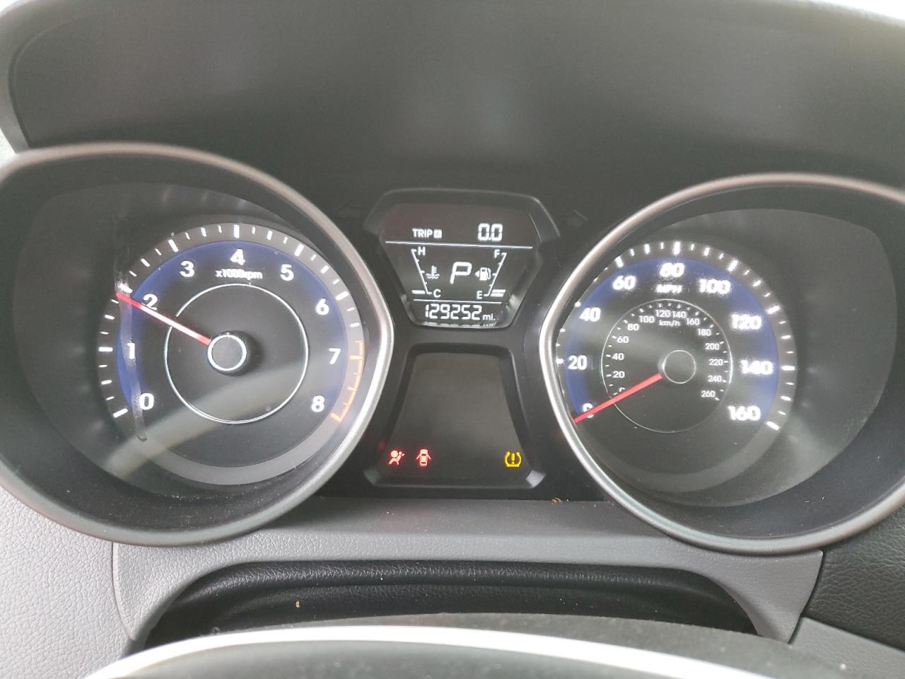 2016 Hyundai Elantra - Image 9