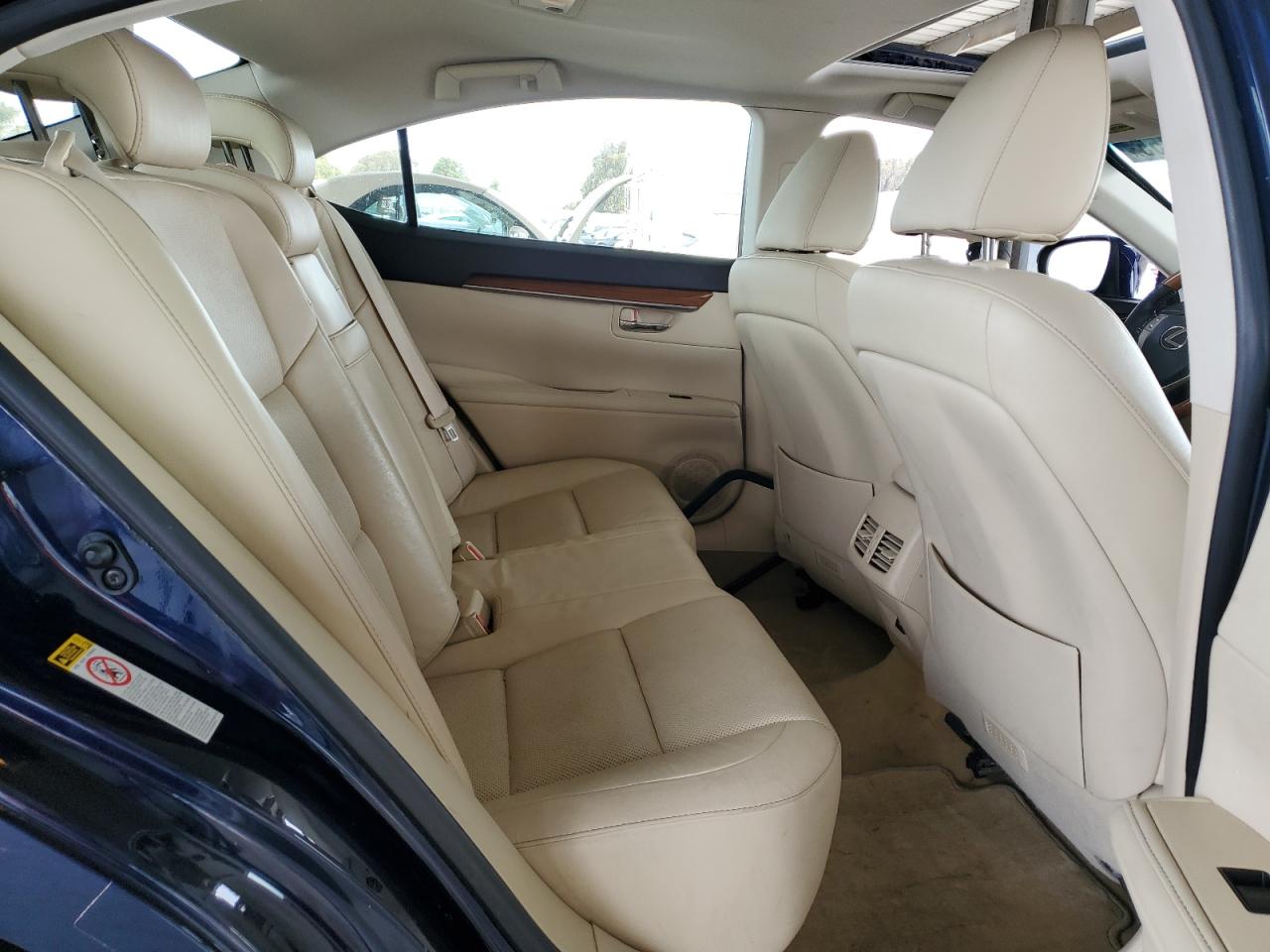 2013 Lexus ES - Image 10