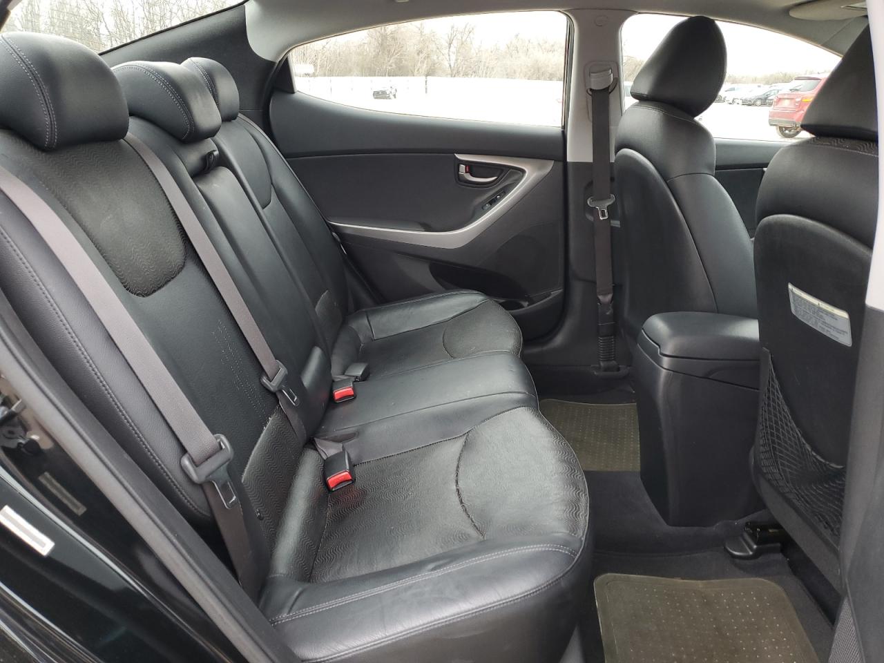 2011 Hyundai Elantra - Image 10