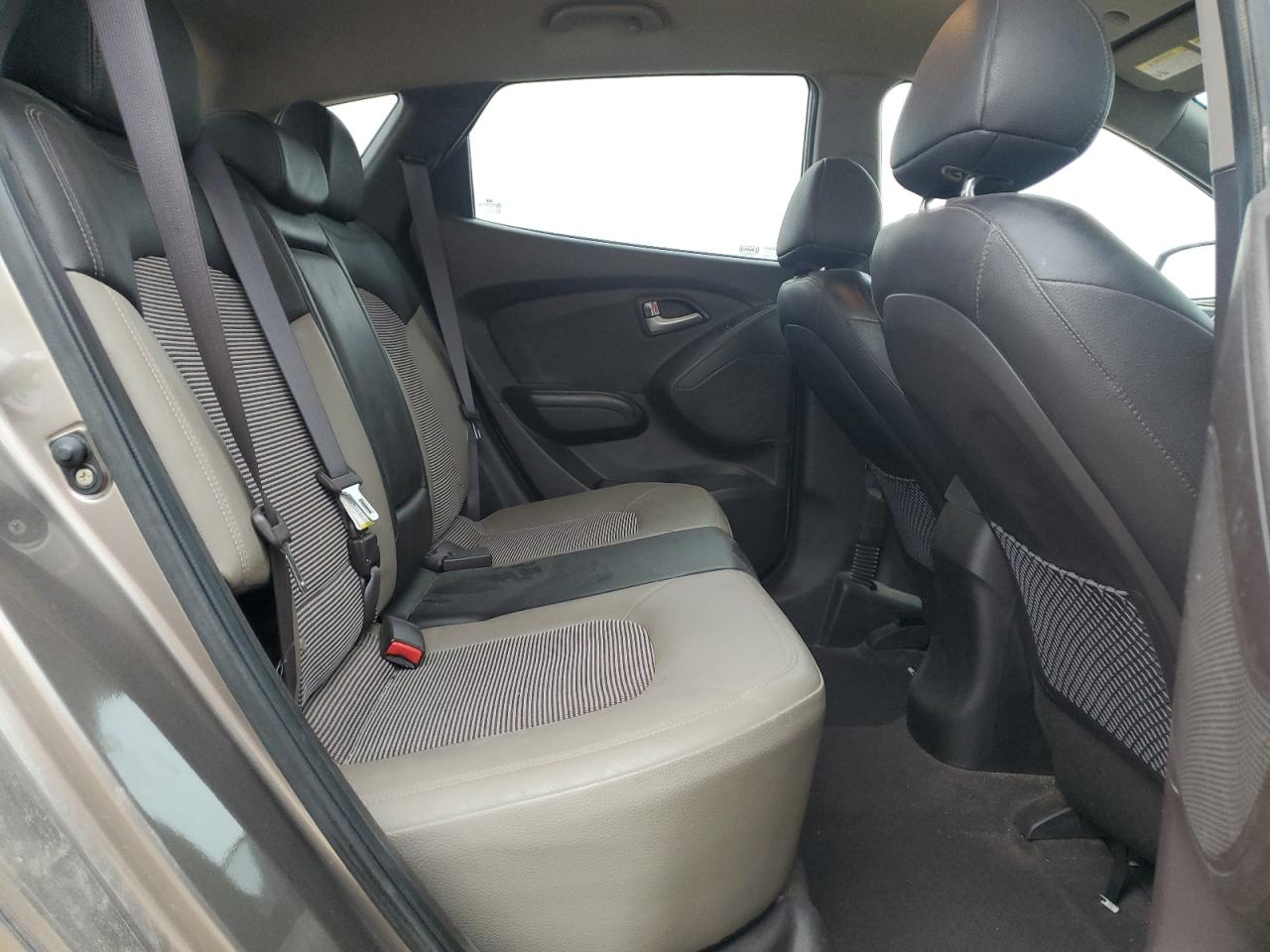 2011 Hyundai Tucson - Image 11