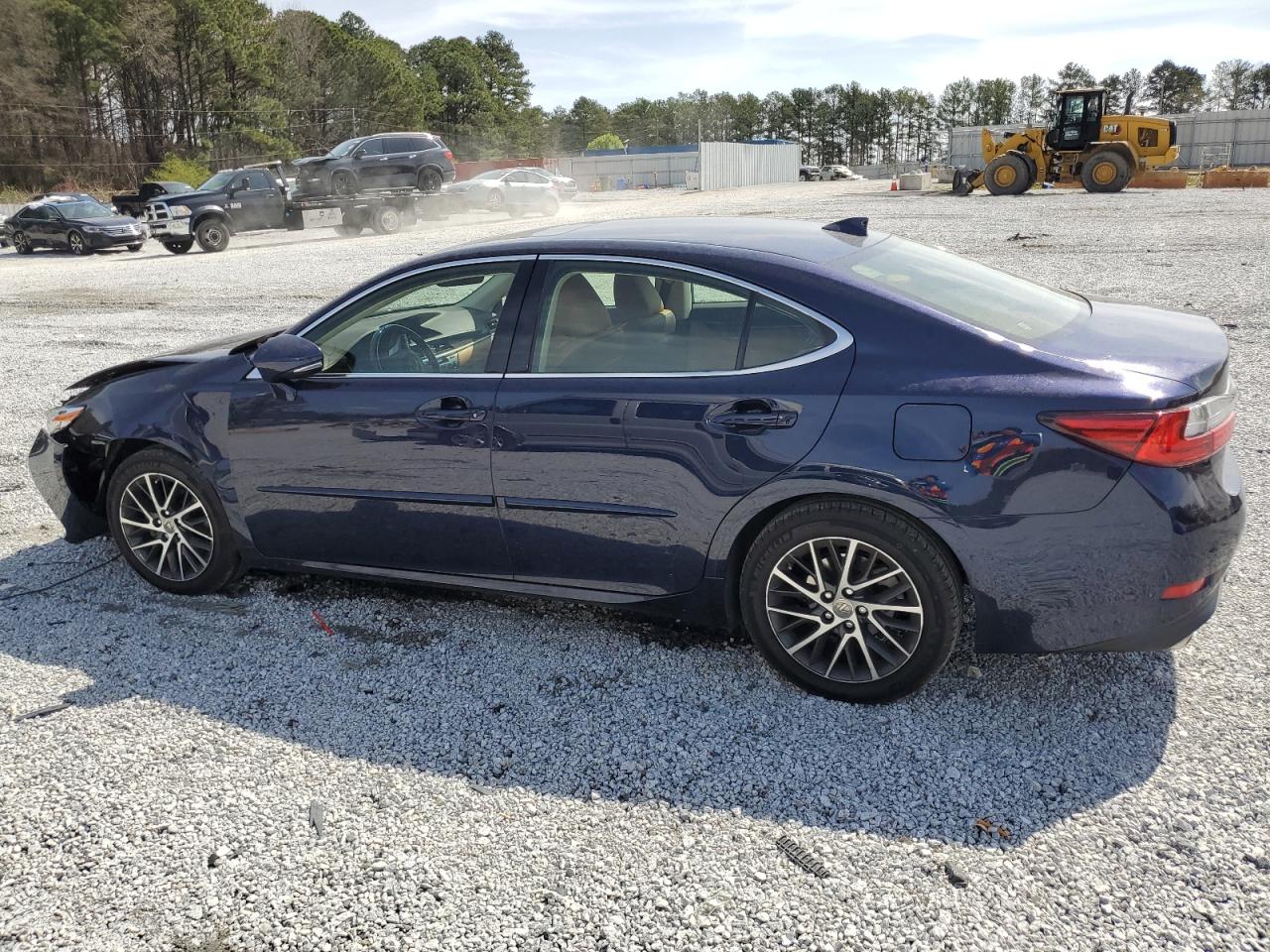 2016 Lexus ES - Image 2