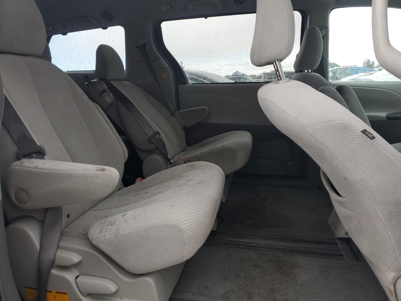 2011 Toyota Sienna - Image 11