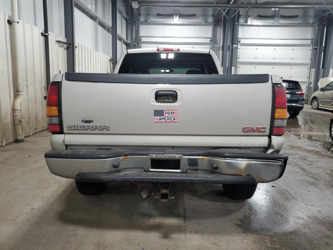 2004 GMC Sierra - Image 6