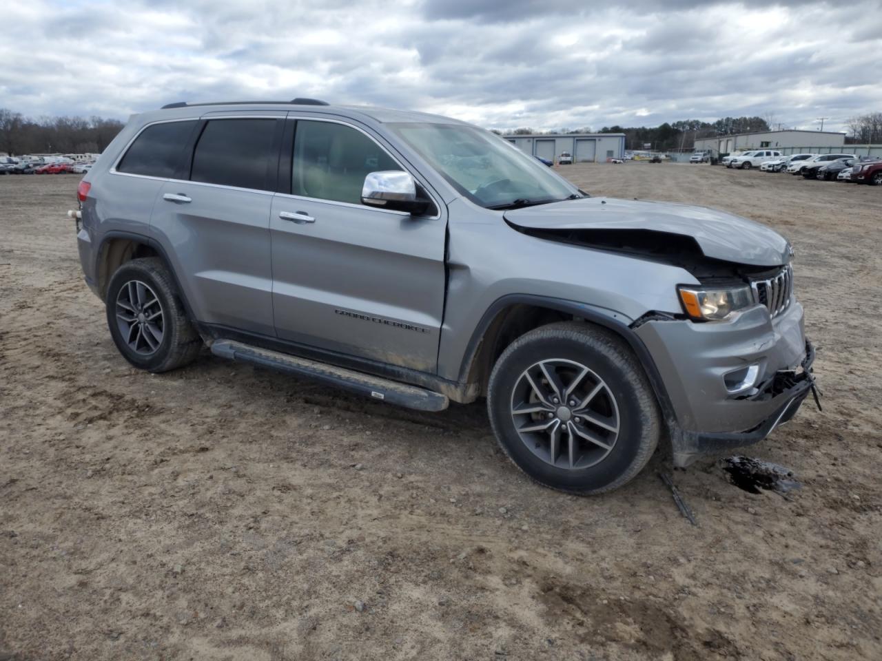 2018 Jeep Grand Cherokee - Image 4