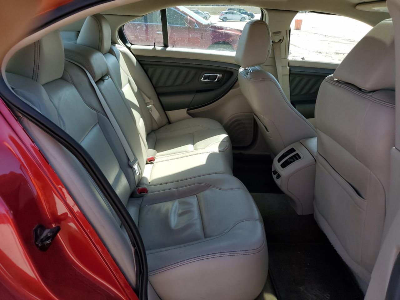 2012 Ford Taurus - Image 10