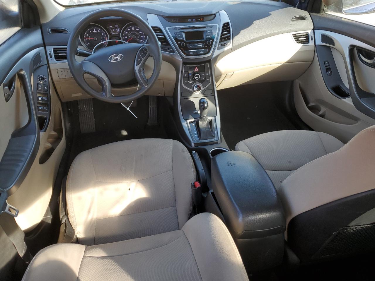 2016 Hyundai Elantra - Image 8