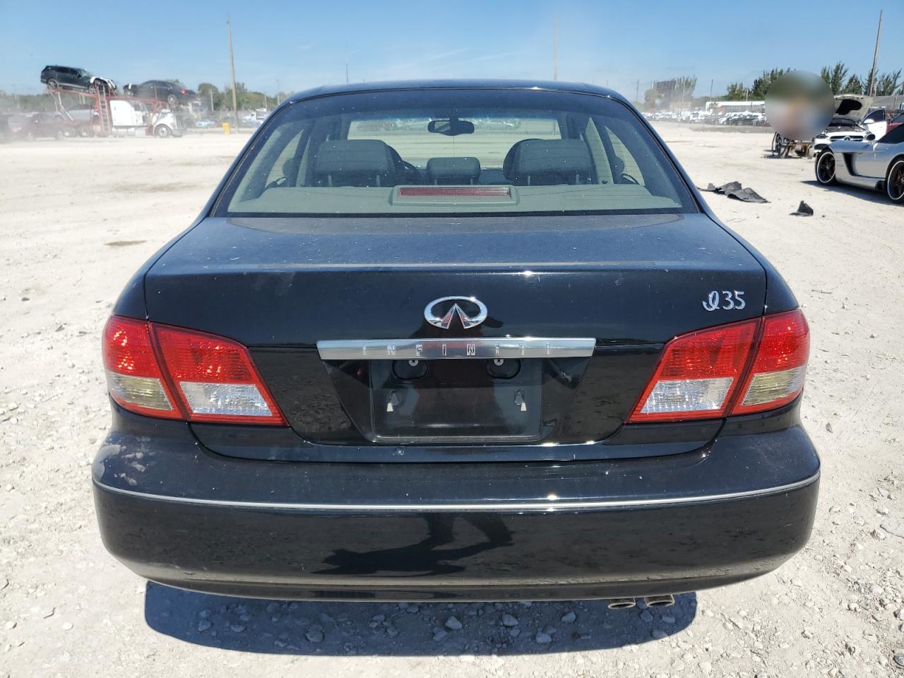 2003 Infiniti I - Image 6