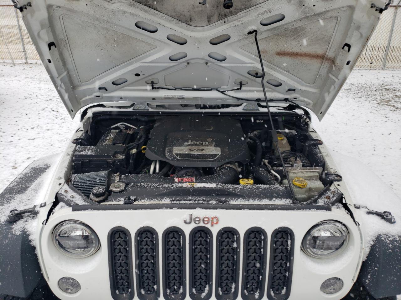 2015 Jeep Wrangler - Image 12