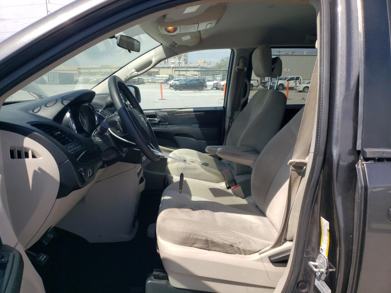 2016 Dodge Caravan - Image 7