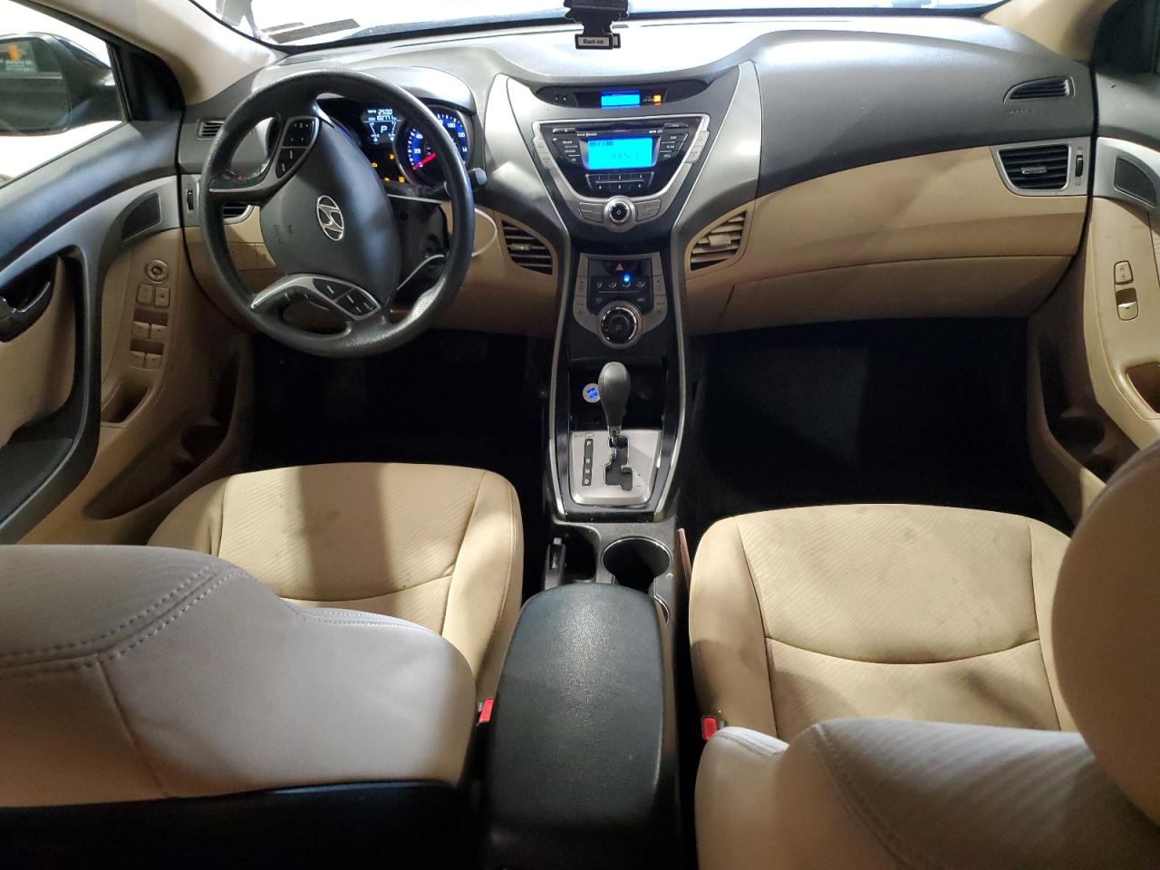 2013 Hyundai Elantra - Image 8