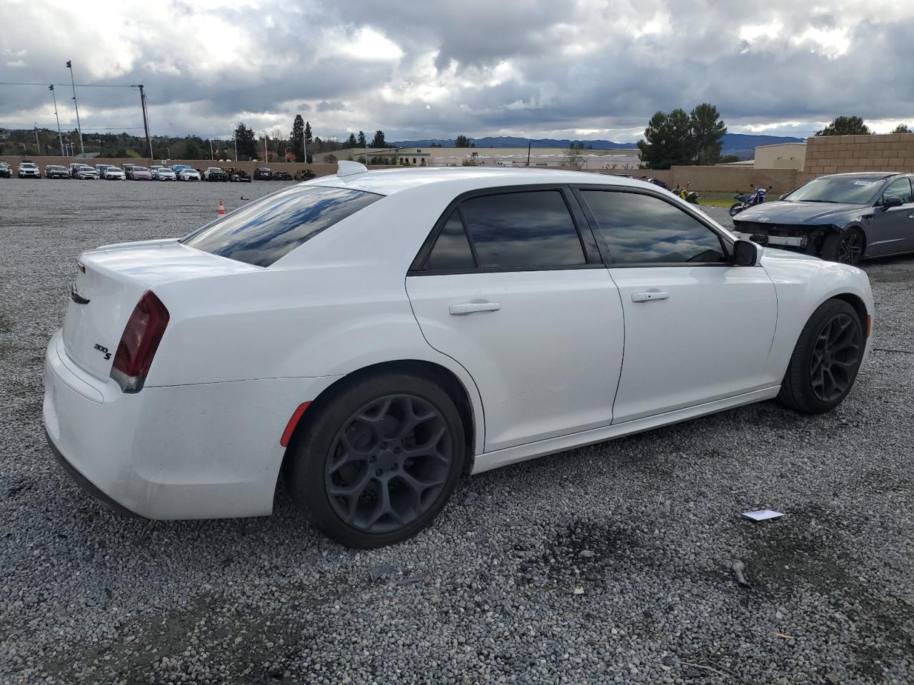 2016 Chrysler 300 - Image 3