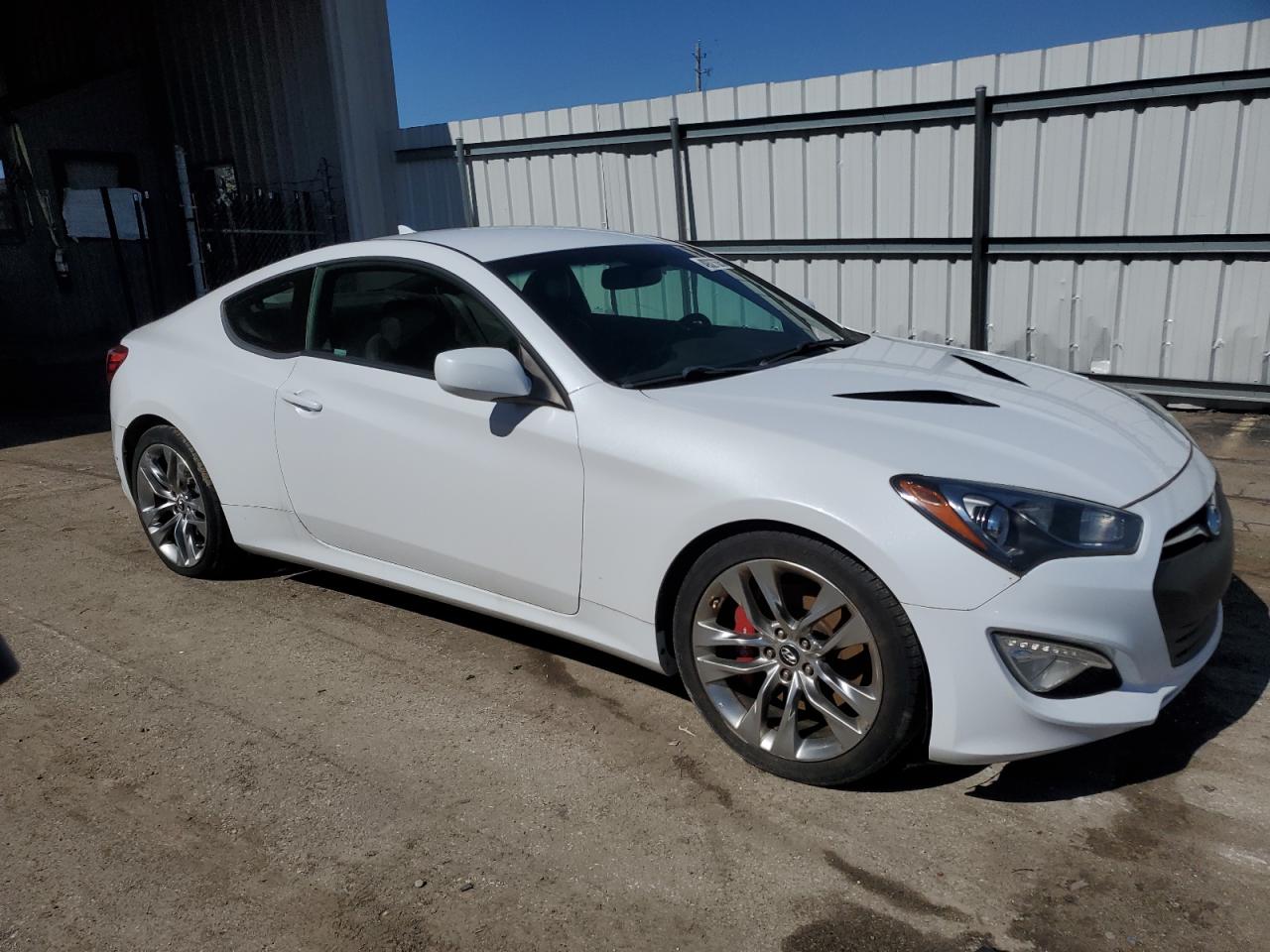 2014 Hyundai Genesis - Image 4