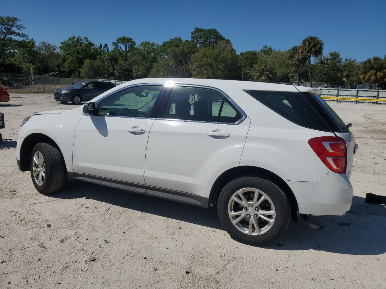 2016 Chevrolet Equinox - Image 2