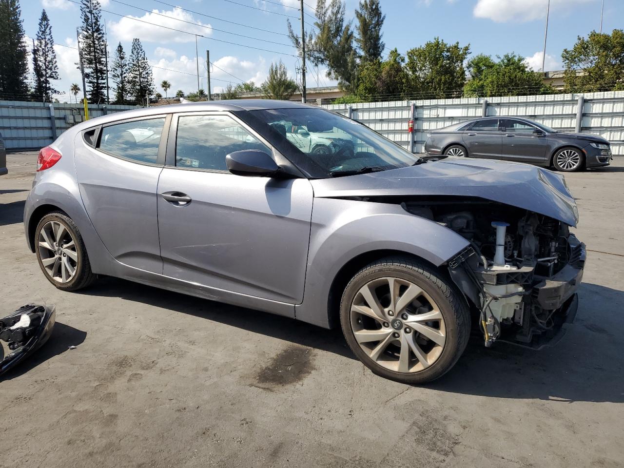 2016 Hyundai Veloster - Image 4