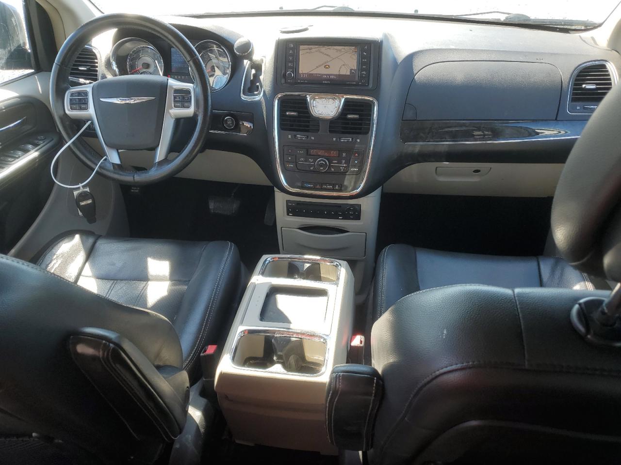 2011 Chrysler Town & Country - Image 8
