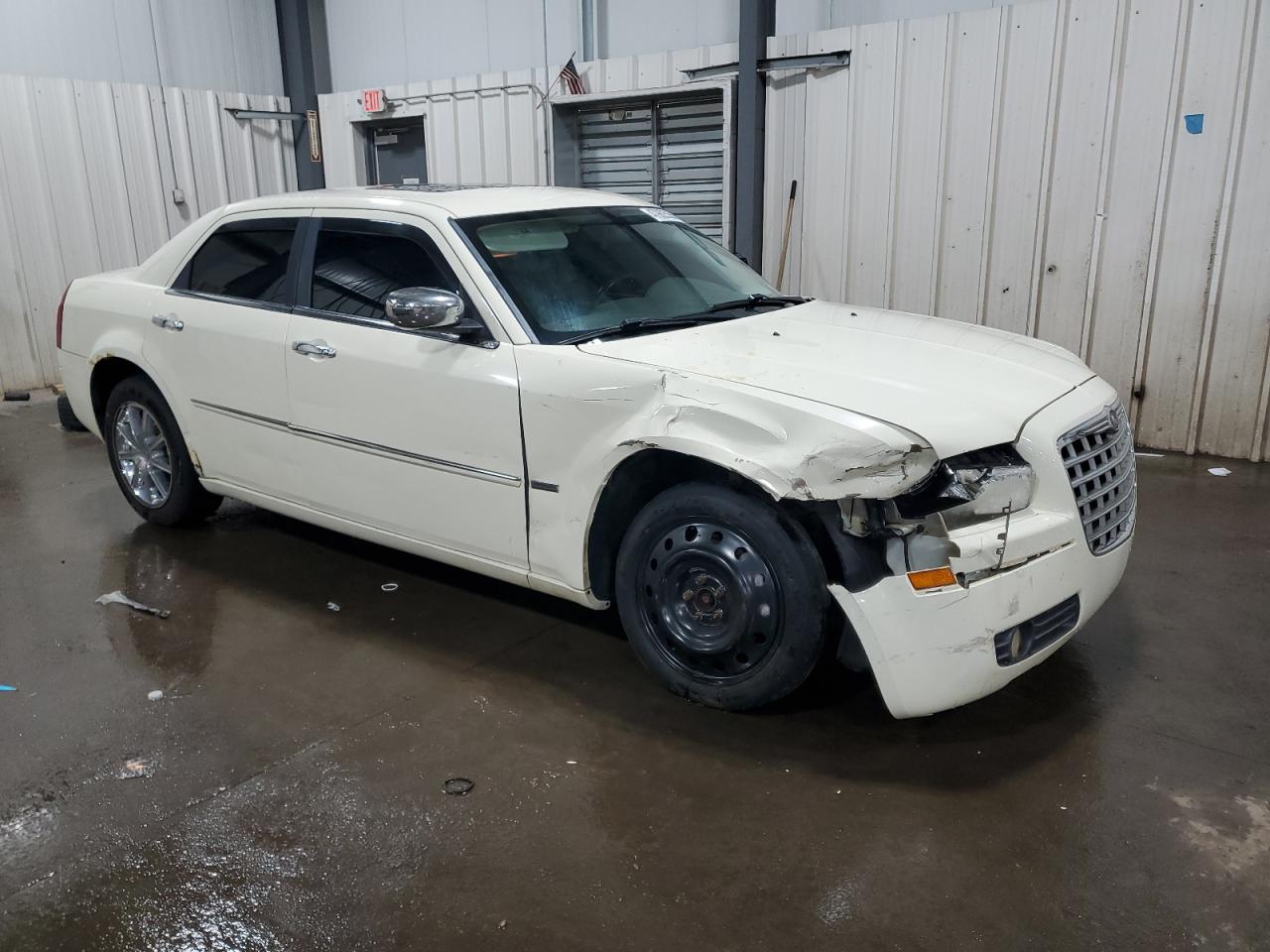 2010 Chrysler 300 - Image 4