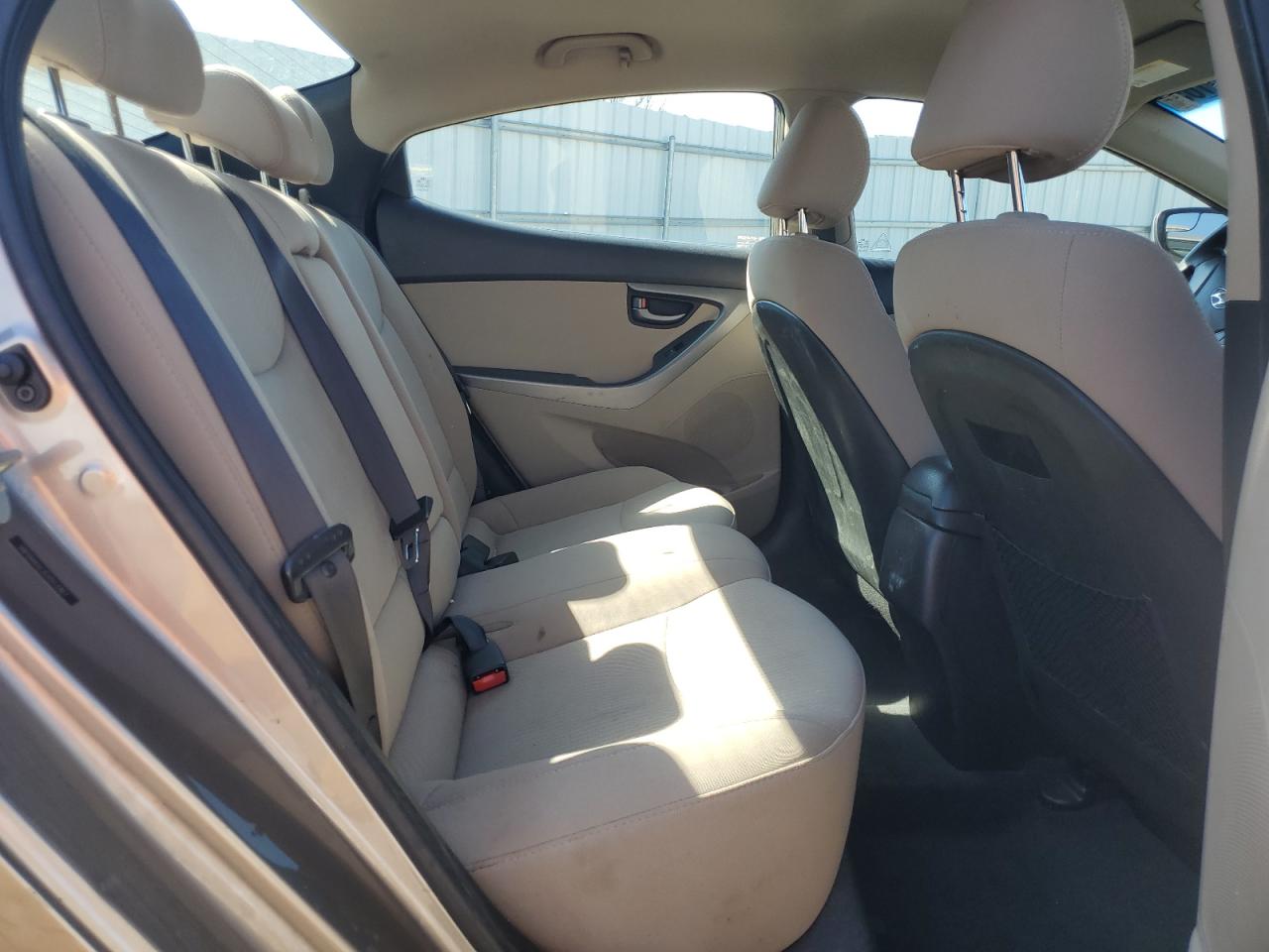 2014 Hyundai Elantra - Image 10
